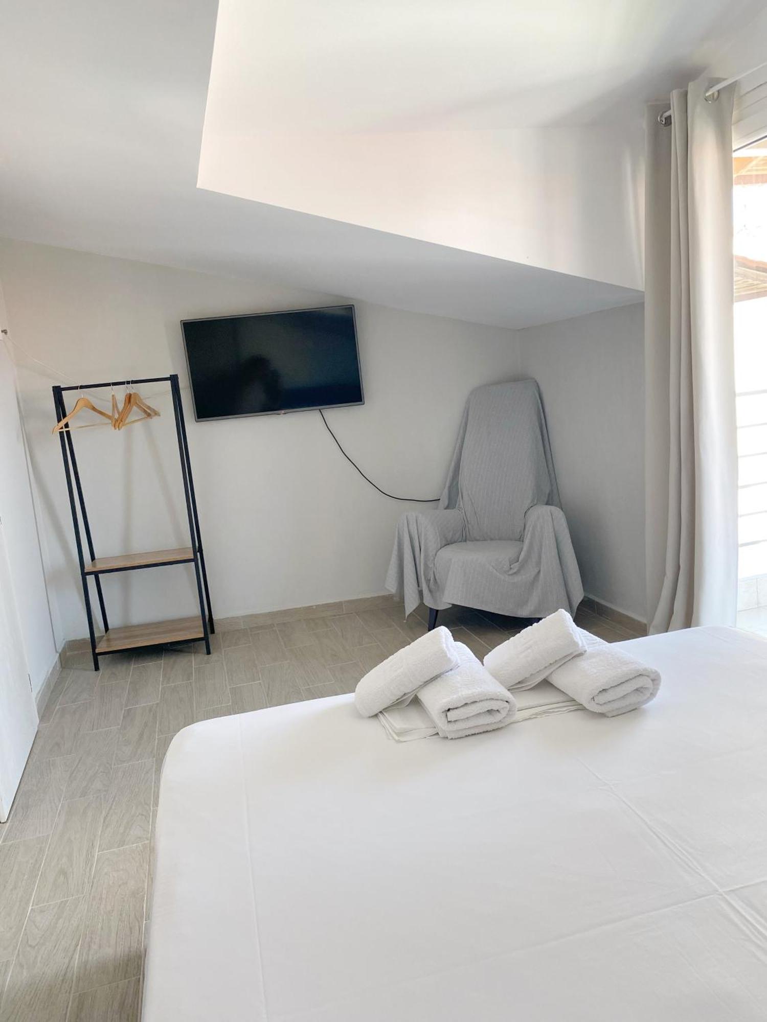 Delia Apartments 佩科霍里 外观 照片