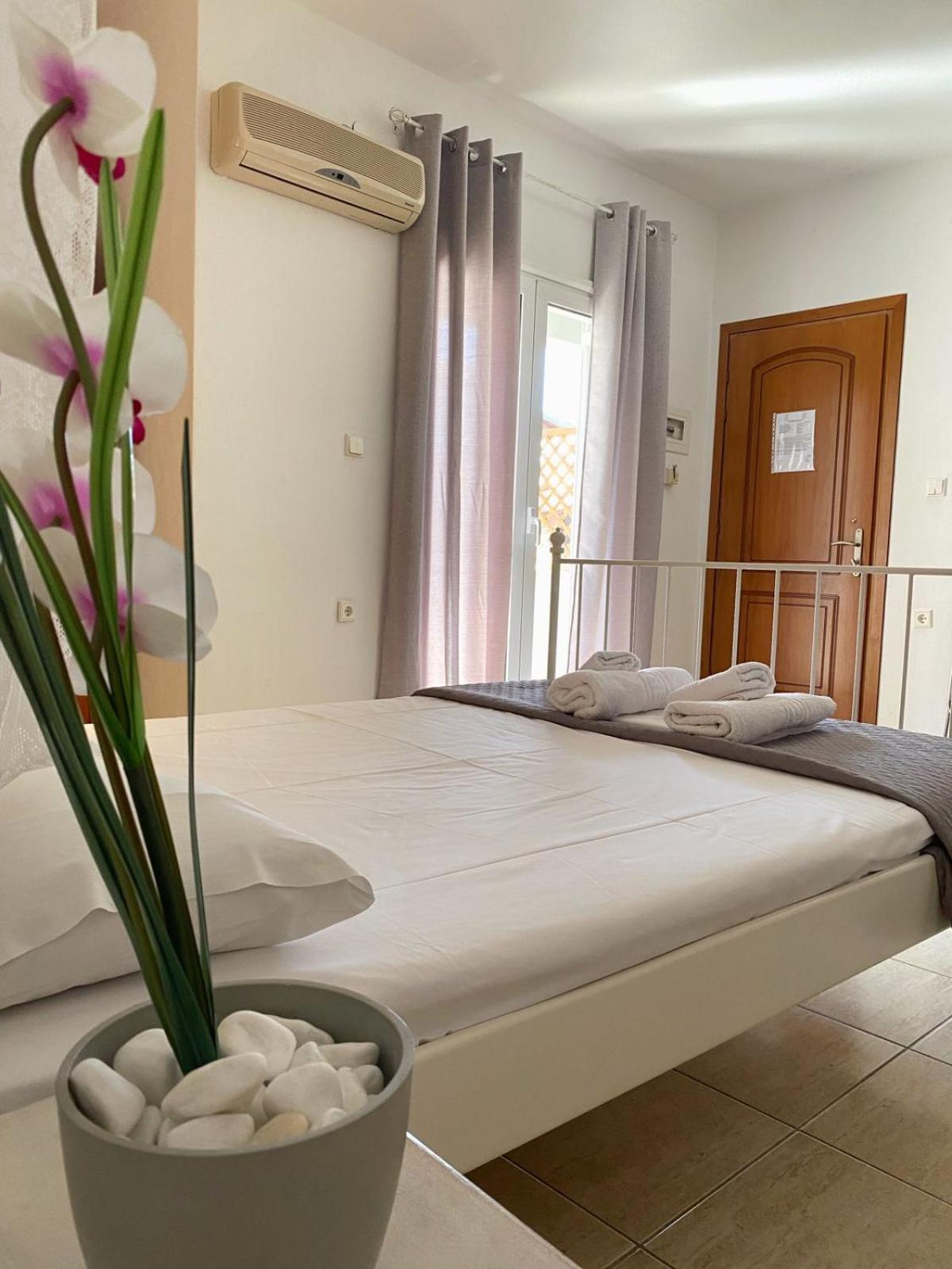 Delia Apartments 佩科霍里 外观 照片